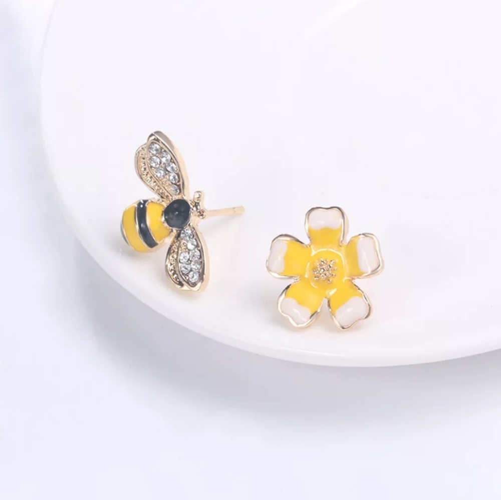 Bee and Flower Stud Earrings - Picture 5 of 6